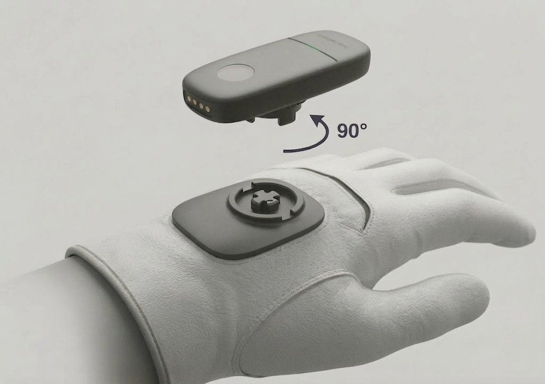 Glove clip holding the sensor on the back of a golf glove
